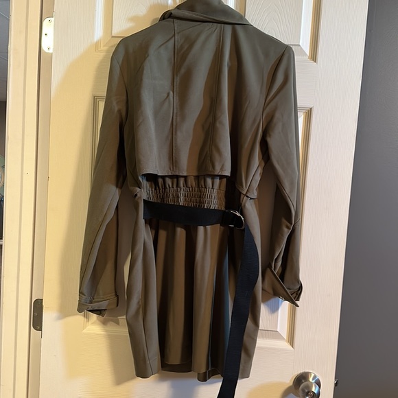 Guess Light spring jacket - Picture 2 of 5